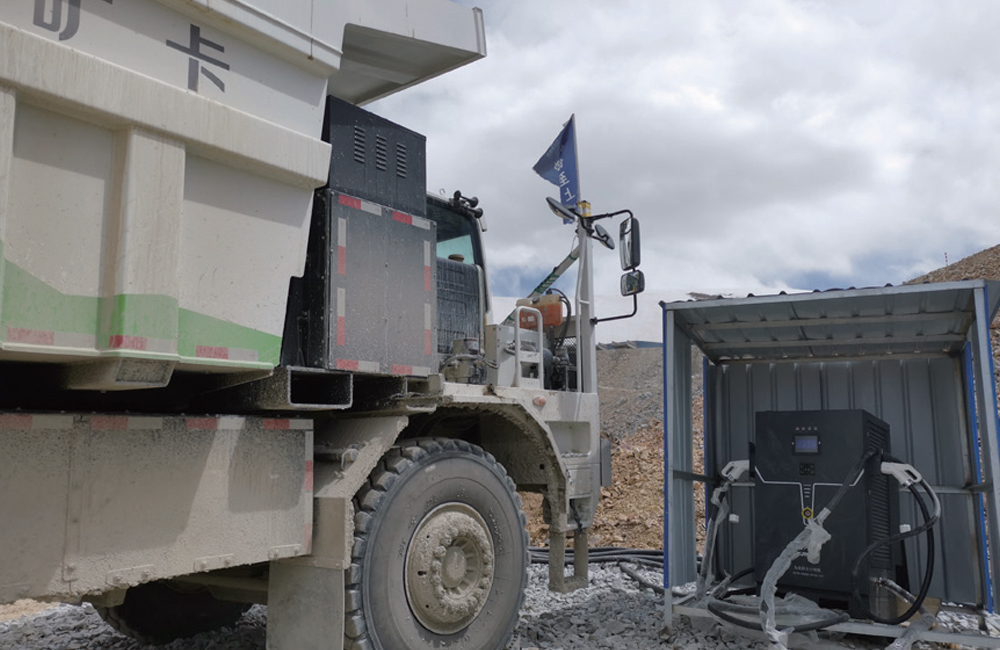 西藏拉薩墨竹工卡礦卡充電站（海拔5300米）